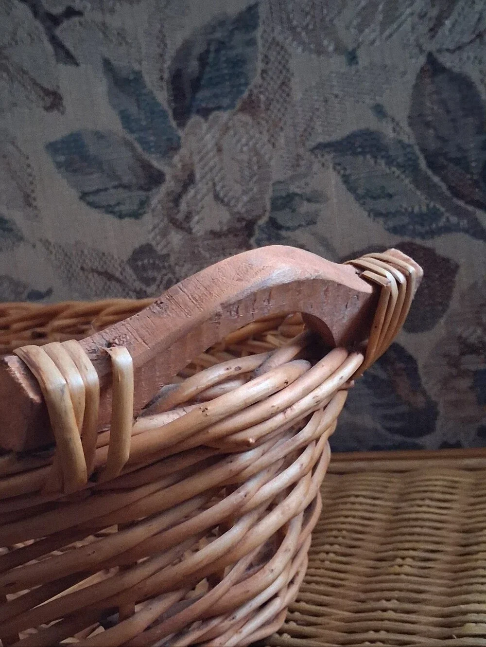 Vtg Woven Wicker Basket Natural Brown Wooden Handles Farmhouse Storage Rustic